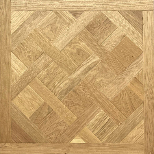 Parquet chêne verni en Versailles. Motif luxueux en chêne PR bis de haute qualité. Elégance et charme à la française