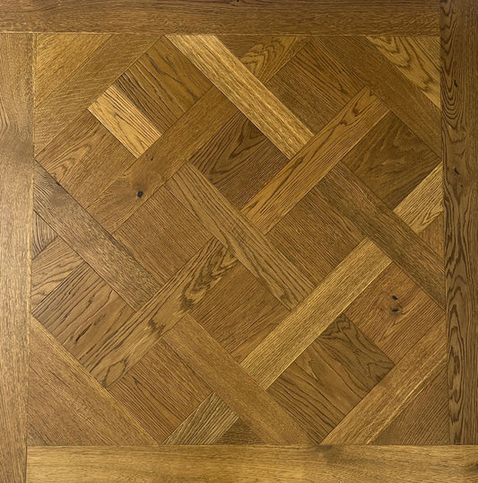 Parquet en chêne rustique motif Versailles Montecristo. Chêne brun 4mm de couche d'usure élégance Française